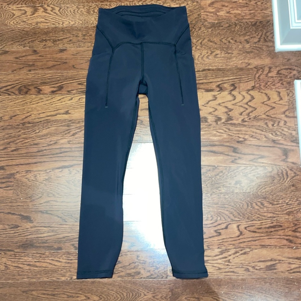 Lululemon Power thru high rise crop size 4 23”